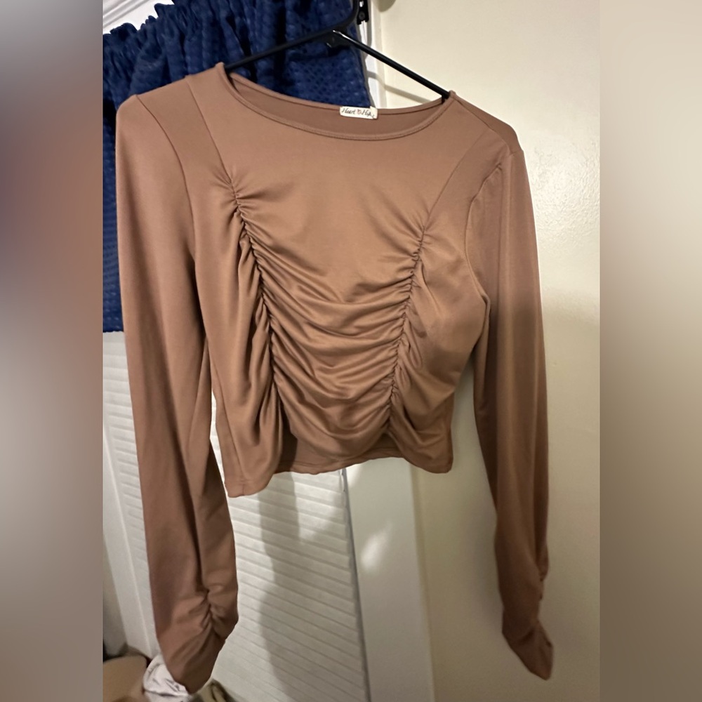 Heart & Hips‎ slightly cropped long sleeve